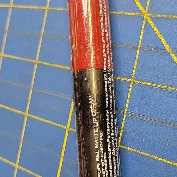 Popfeel Matte Lip Cream - Vibrant LA04 Deep Red 8g New - Picture 2 of 3